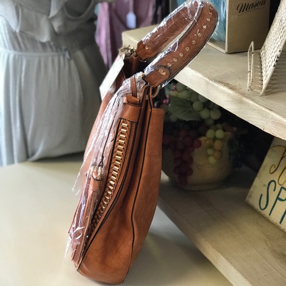 Woven two way tassel hobo shoulder purse - Picture 2 of 6